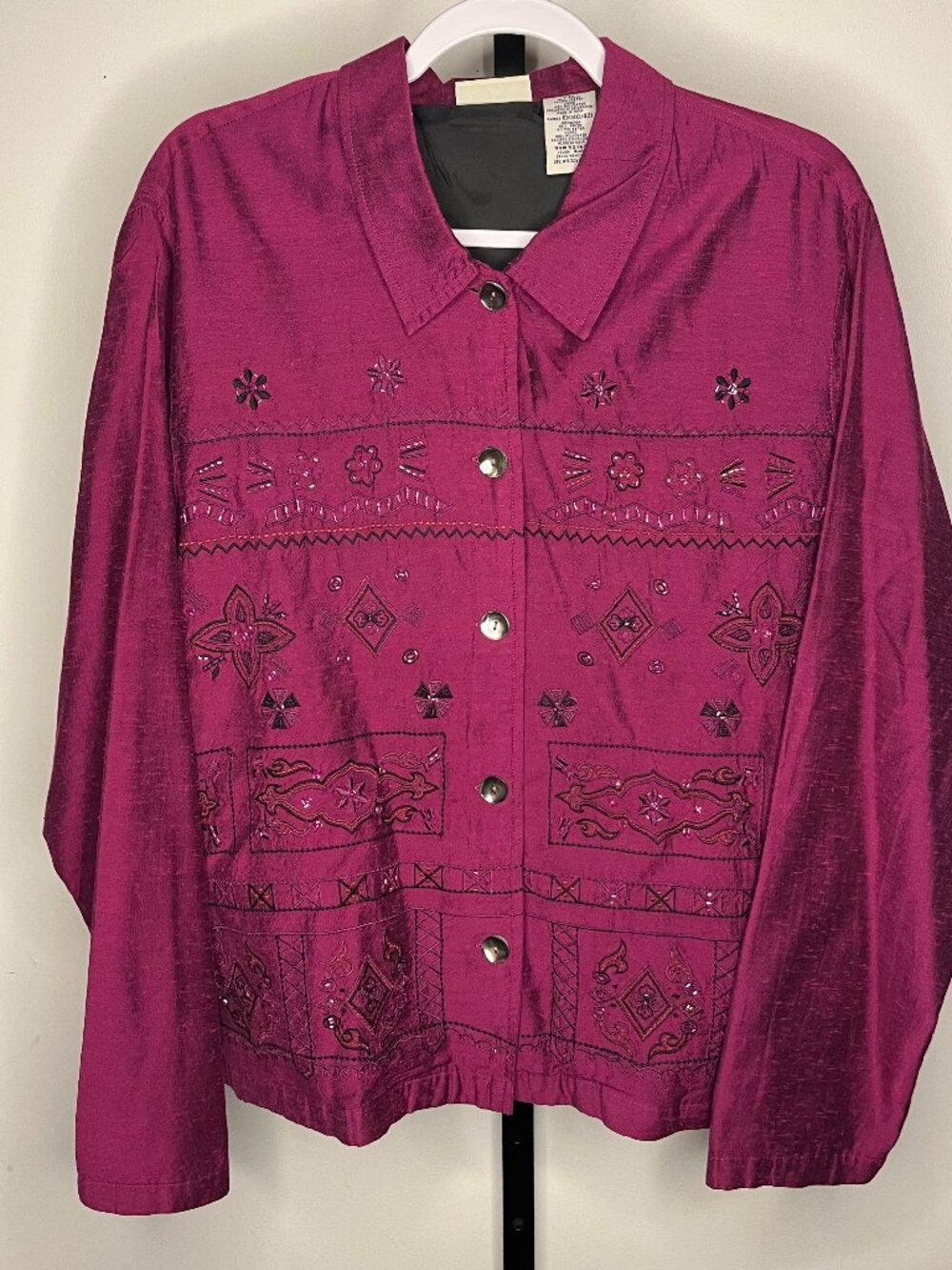 White Stag 90's Purple Beaded Embroidered Pearl/Shell Buttons Size XL